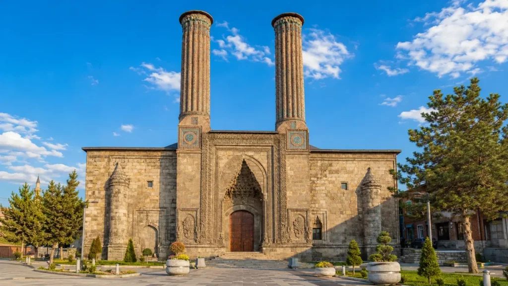 Çifte Minareli Medrese
