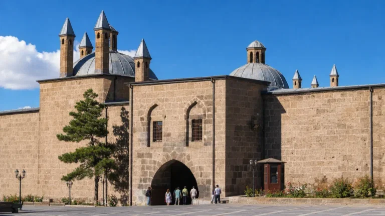 Gezilecek Yerler 1 Rüstem Paşa Kervansarayı (Taşhan)
